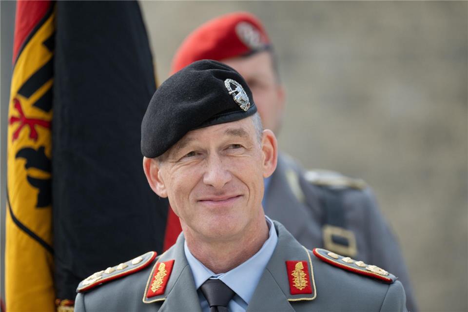 Rund 850 Soldaten hat Generalleutnant Kai Ronald Rohrschneider jetzt unter sich.Marijan Murat/dpa