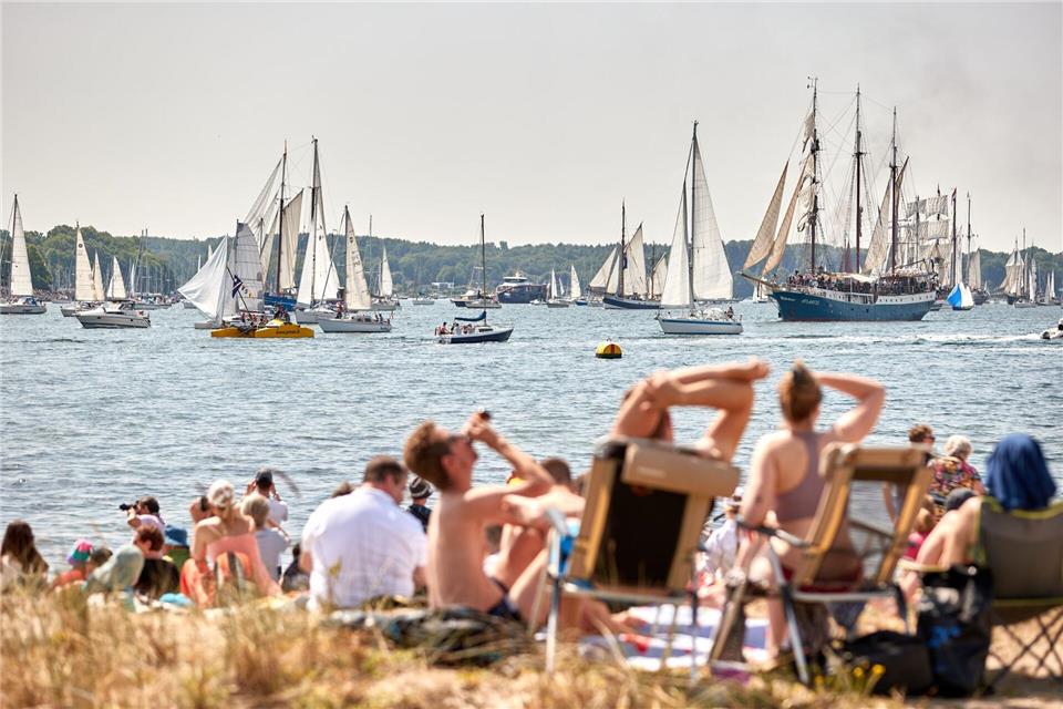 Rund drei Millionen Menschen werden zur Kieler Woche 2025 erwartet. (Archivbild)Georg Wendt/dpa