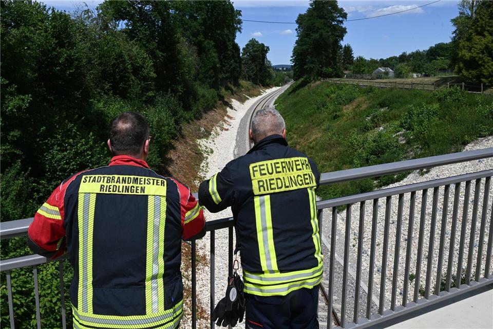 Rund ein Jahr nach dem Unglück stehen die beiden wieder auf der Brücke. Bernd Weißbrod/dpa