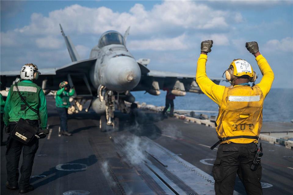 Rund eine Woche nach Beginn des Iran-Kriegs zeigen beide Seiten keine Anzeichen von Nachgeben. (Symbolfoto)Us Navy/U.S. Navy/Planet Pix via ZUMA Press Wire/dpa