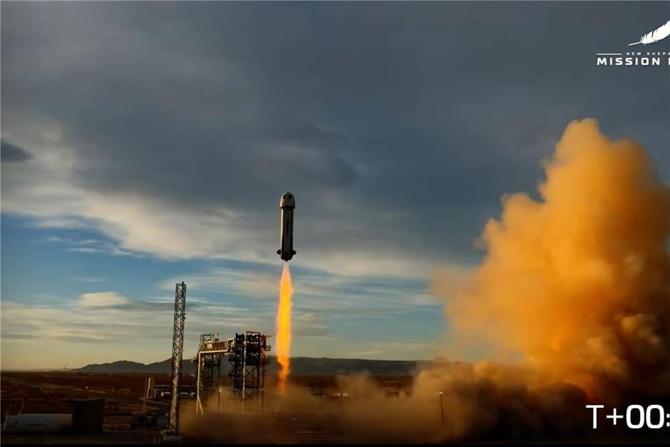 Rund elf Minuten waren die beiden Deutschen im All.Blue Origin/AP/dpa