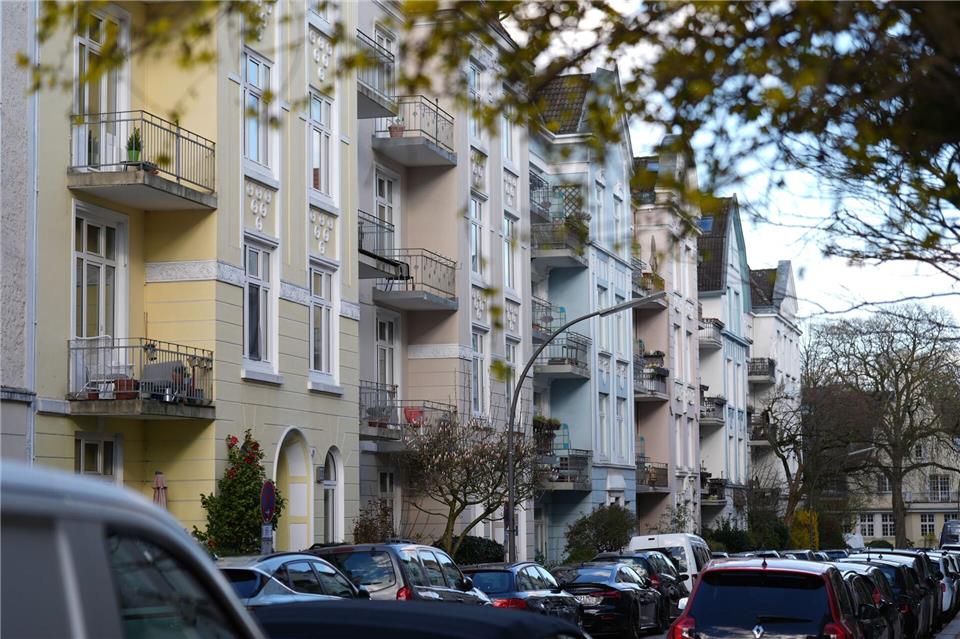 Rund neun Milliarden Euro wurden im vergangenen Jahr dem Immobilienmarktbericht zufolge in Hamburg durch den Verkauf von Immobilien und Grundstücken umgesetzt. (Symbolbild)Marcus Brandt/dpa