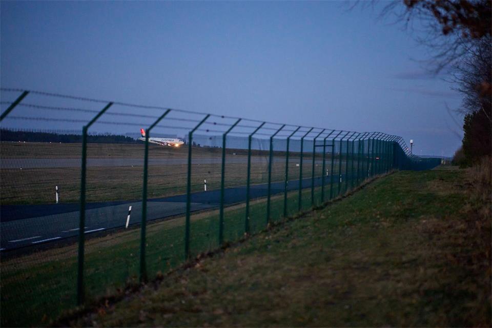 Rund um den Flughafen Hahn wurden Belastungen mit Chemikalien gemessen. (Archivbild)Thomas Frey/dpa