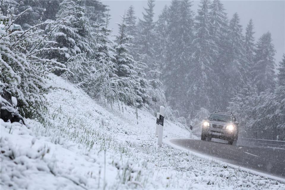 Rund um den Riedbergpass im Allgäu präsentierte sich die Landschaft winterlich weiß.Karl-Josef Hildenbrand/dpa
