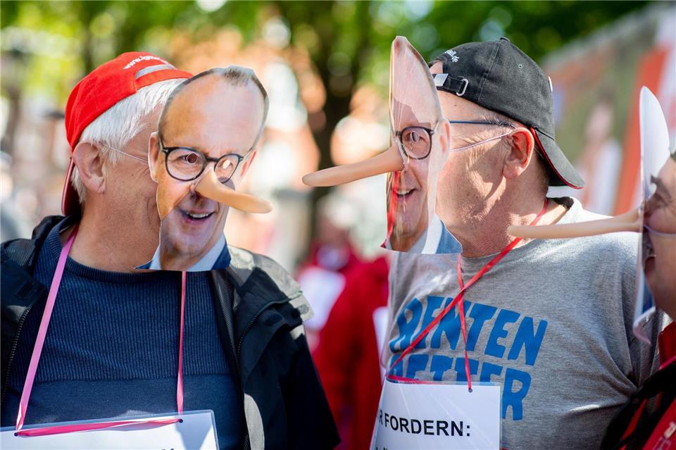 Rund um die Konferenz gingen zahlreiche Menschen auf die Straße.Hauke-Christian Dittrich/dpa