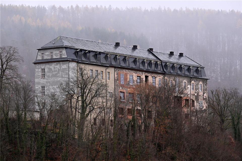 Rund zwei Millionen Euro werden aus dem Sonderinvestitionsprogramm auf Schloss Schwarzburg investiert.Martin Schutt/dpa