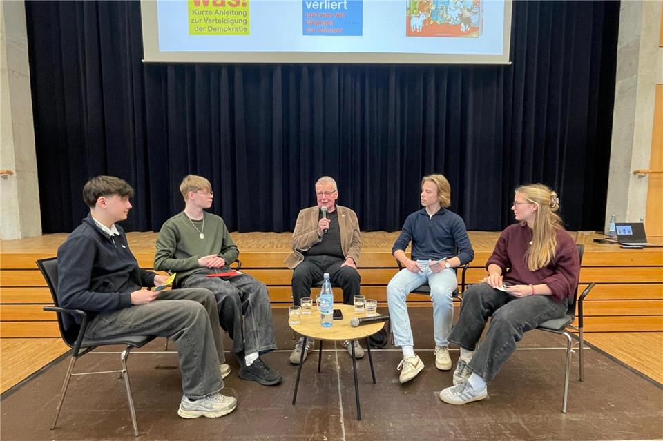 Ruprecht Polenz, ehemalige Bundestagsabgeordnete und außenpolitischer Experte, war im Gymnasium Mariengarden zu Gast.