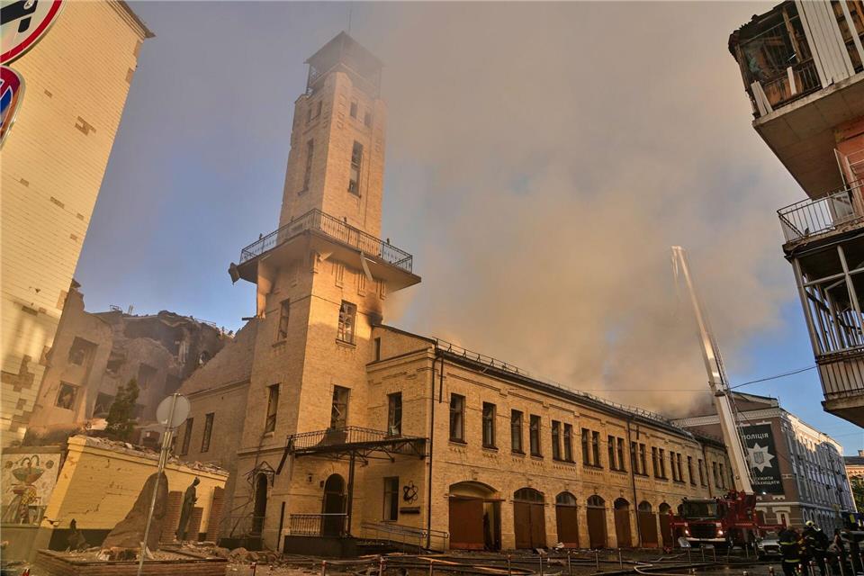 Russland griff laut Militärverwalter Tymur Tkatschenko erstmals gezielt historische Architektur und Gedenkstätten an. Efrem Lukatsky/AP/dpa