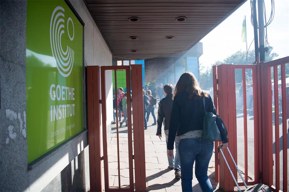 Russland hat eine Schließung des Goethe-Instituts als Reaktion auf deutsche Sanktionen angekündigt. (Archivbild)Federico Gambarini/dpa