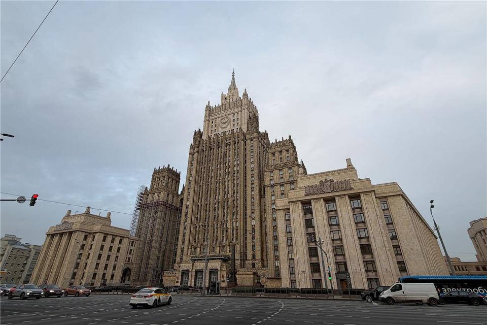 Russland hat nach der Ausweisung eines seiner Diplomaten aus Deutschland nun auch einen Mitarbeiter der deutschen Botschaft zur unerwünschten Person erklärt. (Archivbild)Ulf Mauder/dpa