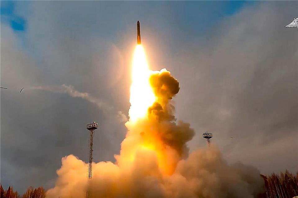Russland ist bereit, sich ein Jahr lang weiter an die Begrenzungen seiner Atomsprengköpfe und Trägerraketen gemäß dem derzeitigen Abrüstungsvertrag New Start zu halten. (Archivbild)Uncredited/Russian Defense Ministry Press via AP/dpa