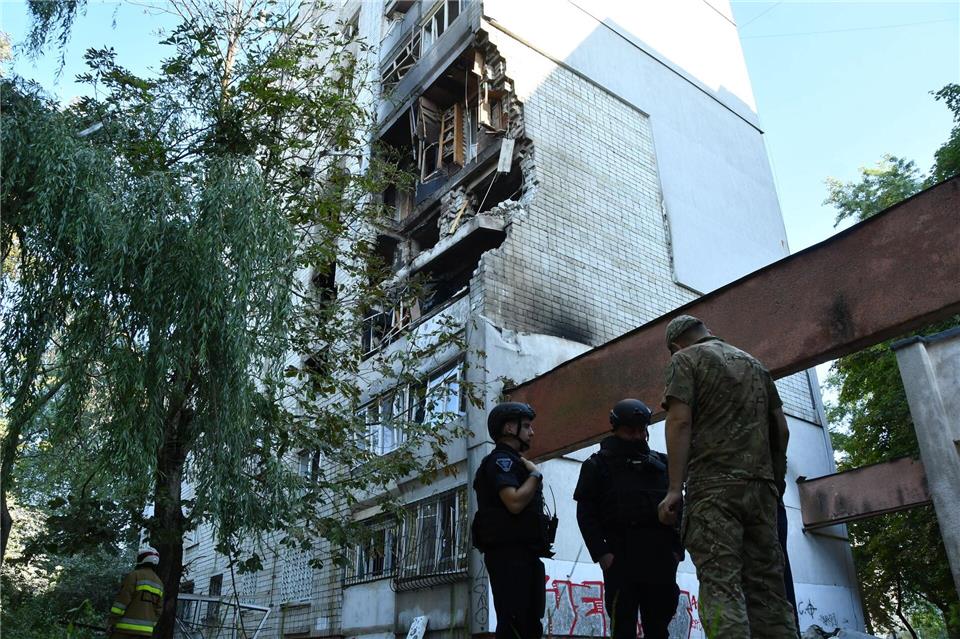 Russland zielte mit seinen Angriffen nach Angaben des Verteidigungsministeriums in Moskau unter anderem auf Rüstungsbetrieb in der Ukraine. Mykola Tys/AP/dpa