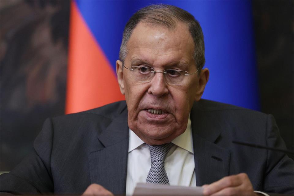 Russlands Außenminister Lawrow ist für harte Worte bekannt. (Archivbild)Sergei Ilnitsky/Pool EPA via AP/dpa