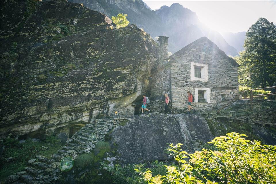Rustico, ein Haus im klassischen Tessiner Baustil, im Val Bavona.Milo Zanecchia/Ticino Turismo/dpa-tmn