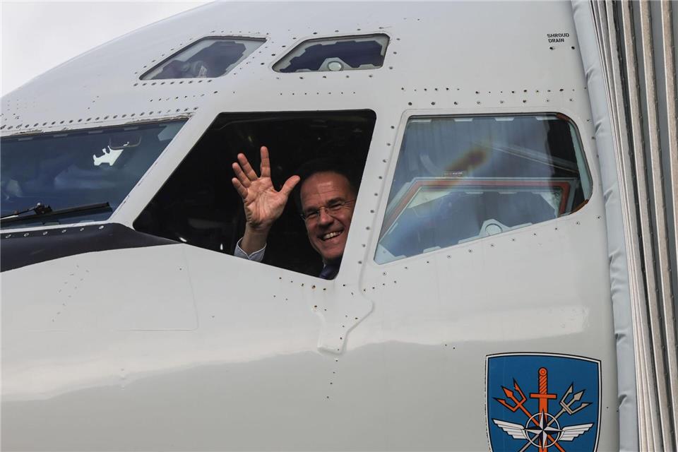 Rutte an Bord: NATO-Chef inspiziert AWACS in GeilenkirchenOliver Berg/dpa