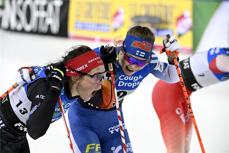 Rydzek kann es selbst nicht glauben.Emmi Korhonen/Lehtikuva/dpa