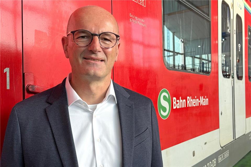 S-Bahn-Chef Hendrik Penner möchte verhindern, dass sich Menschen auf Gleisen aufhalten.Michael Brandt/dpa