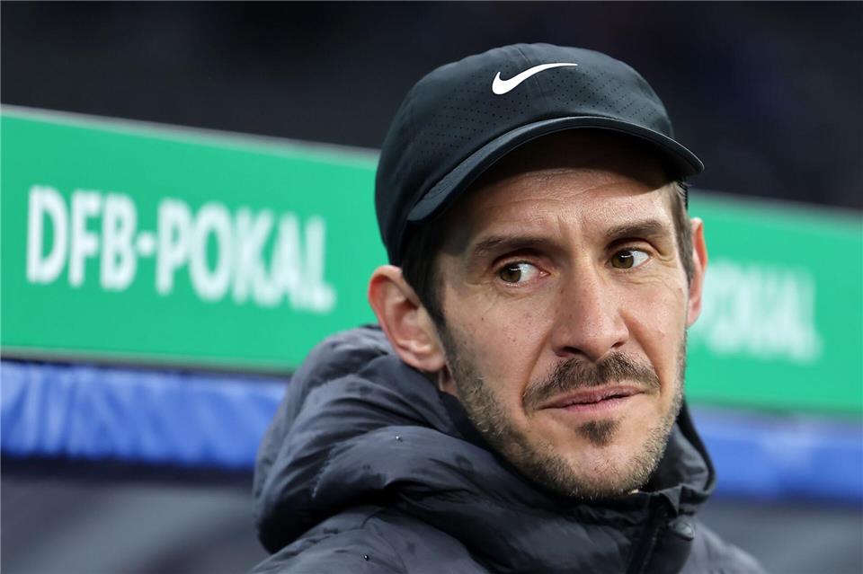 SC-Coach Julian Schuster kann seine Emotionen nach dem Abpfiff nicht zurückhalten.Andreas Gora/dpa