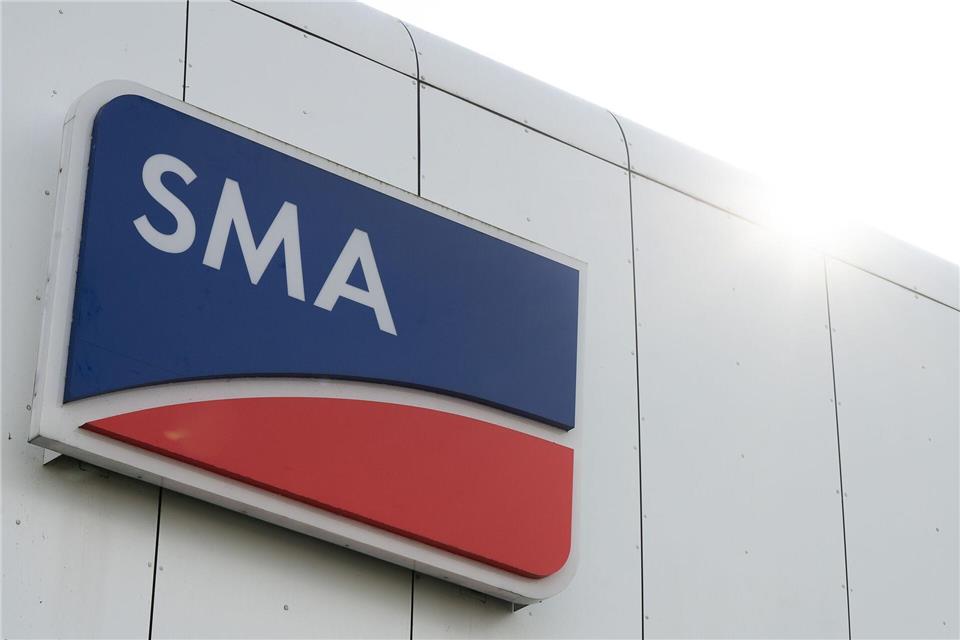 SMA Solar steht vor weiteren Einschnitten: Bis Ende 2026 sollen weltweit rund 350 Stellen wegfallen, vor allem am Standort Niestetal. (Archivbild)Sebastian Gollnow/dpa