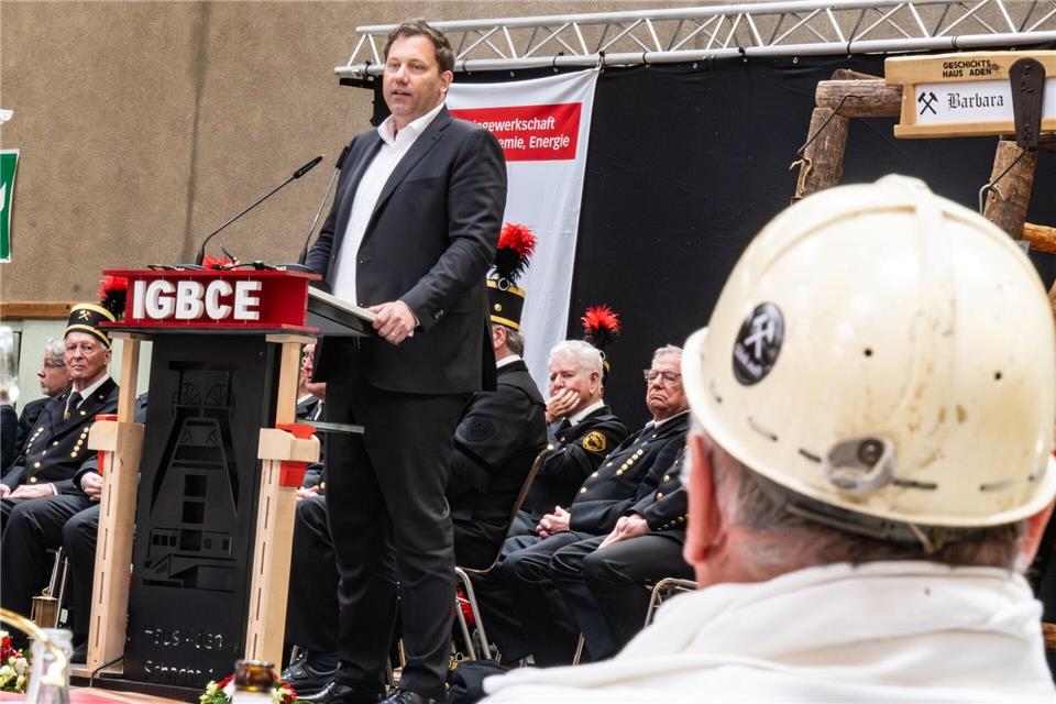 SPD-Chef Klingbeil bei einer Kundgebung im Ruhgebiet.Benjamin Westhoff/dpa