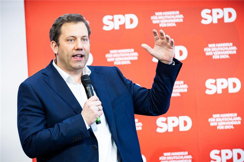SPD-Chef Klingbeil warnt vor einem Scheitern des Koalitionsvertrags.Moritz Frankenberg/dpa