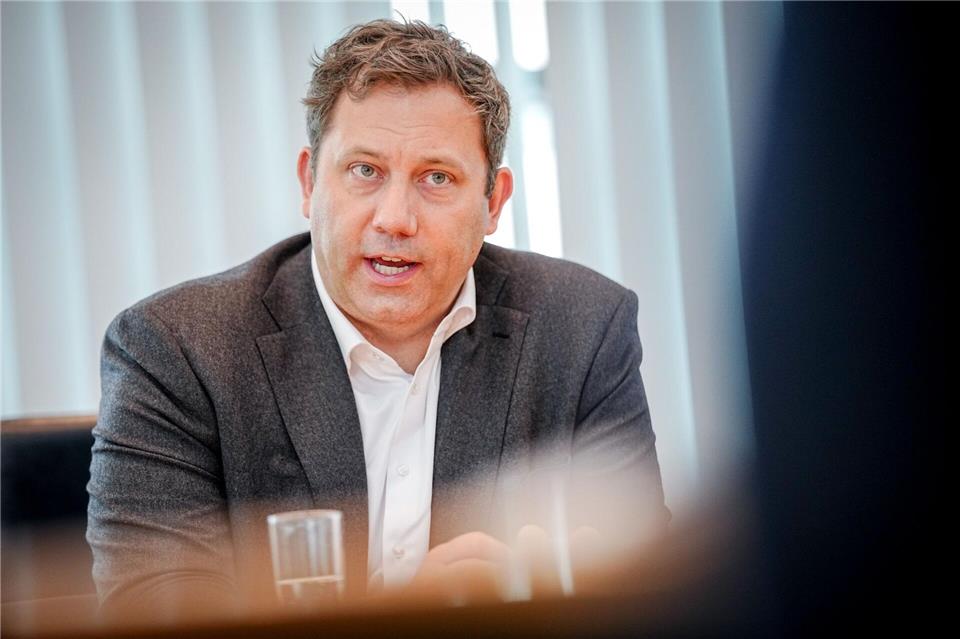 SPD-Chef Lars Klingbeil erwartet weitere Folgen durch den „Scherbenhaufen“ im Iran. Kay Nietfeld/dpa