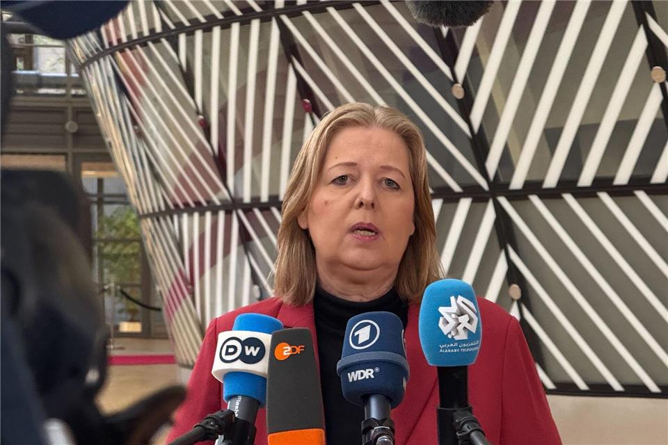 SPD-Chefin und Arbeitsministerin Bärbel Bas machte in Brüssel deutlich, dass die Koalition auch ans Rentenpaket geknüpft sei. Ansgar Haase/dpa