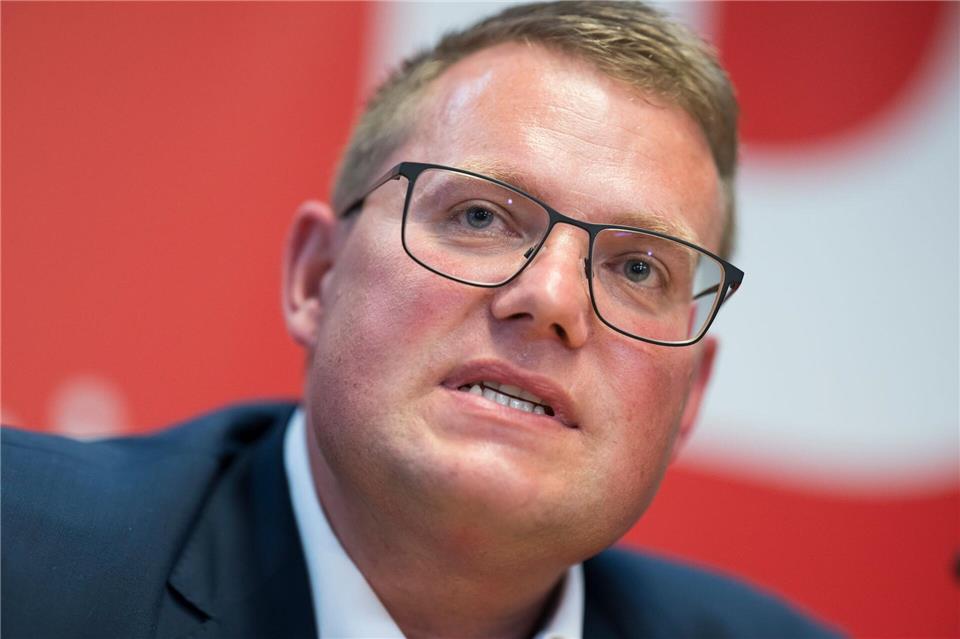 SPD will Verfassungstreue von ehrenamtlichen Richtern prüfen SPD-Fraktionschef Holger Grießhammer will verhindern, dass Gegner der Demokratie Schöffen werden dürfen. (Archivbild)Peter Kneffel/dpa