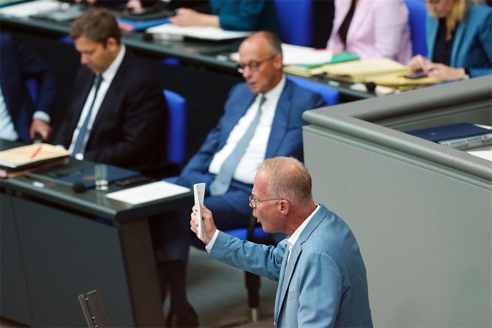 SPD-Fraktionschef Matthias Miersch legt bei den Pflegeplänen eine Art Veto ein. (Archivfoto)Kay Nietfeld/dpa