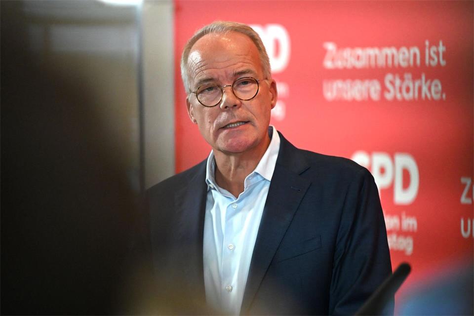 SPD-Fraktionschef Matthias Miersch will keine reine Sparreform bei der Pflege. (Archivfoto)Michael Brandt/dpa