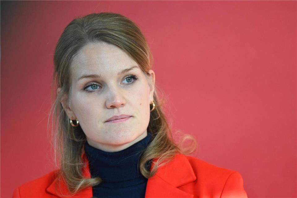 SPD-Fraktionsvize Sonja Eichwede sagt, die Identität der Flugreisenden müsse geklärt sein. (Archivfoto)Elisa Schu/dpa