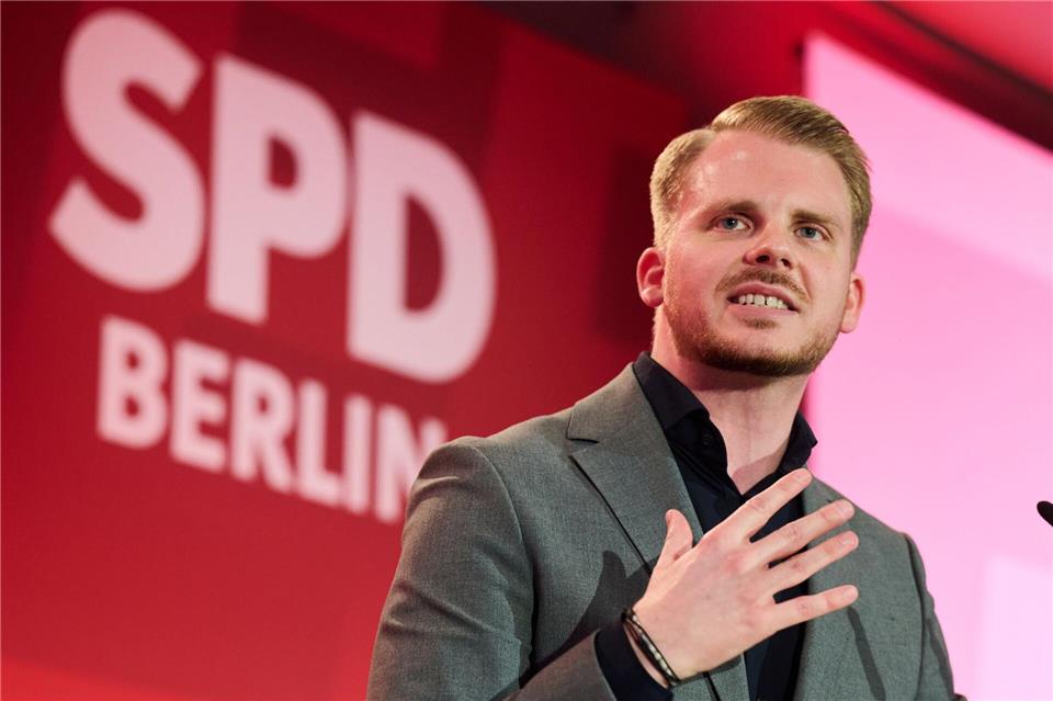 SPD-Generalsekretär Tim Klüssendorf hat der Berliner SPD Unterstützung im Wahlkampf zugesagt. Annette Riedl/dpa