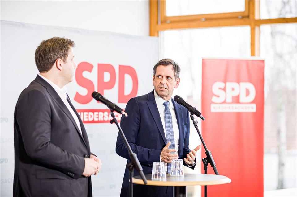 SPD-Landeschef Lies wirbt für die frühkindliche Bildung in der Kita.Moritz Frankenberg/dpa