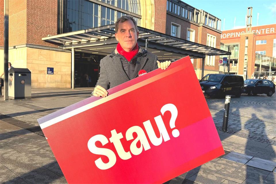 SPD-Landeschef Ulf Kämpfer macht den Verkehr zum Wahlkampfthema.André Klohn/dpa