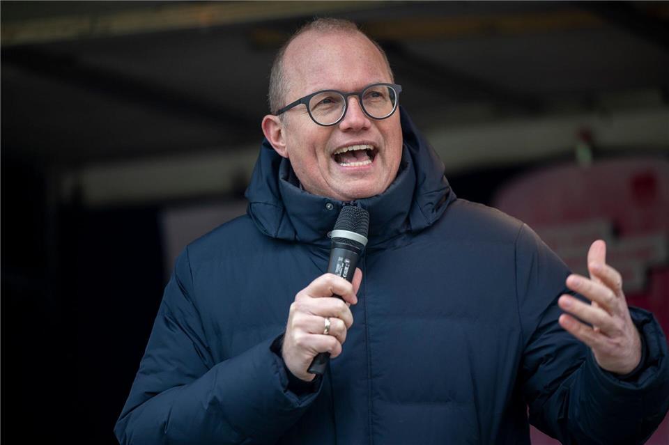 SPD-Oppositionsführer Jochen Ott unterstützt die Demonstranten.Thomas Banneyer/dpa