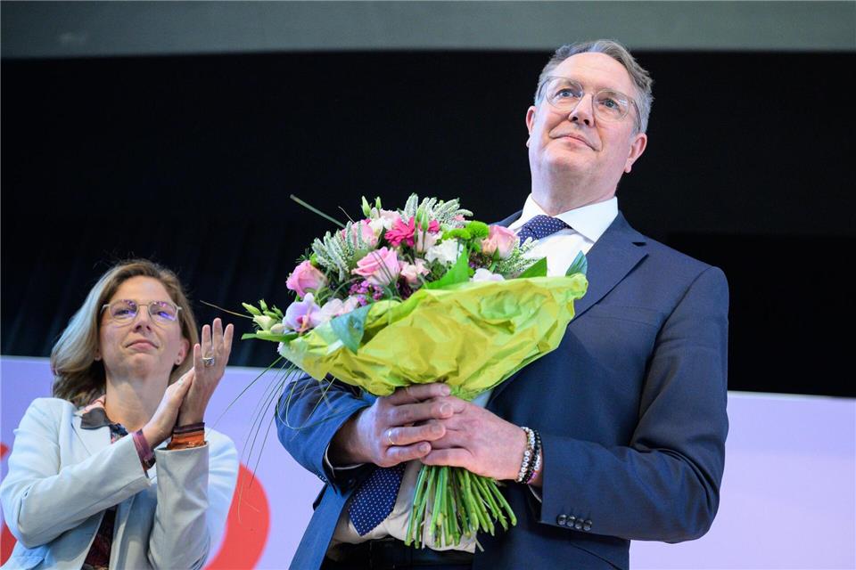 SPD-Parteichefin Bätzing-Lichtenthäler und Verhandlungsführer Alexander Schweitzer warben für den Koalitionsvertrag mit der CDU.Hannes P. Albert/dpa