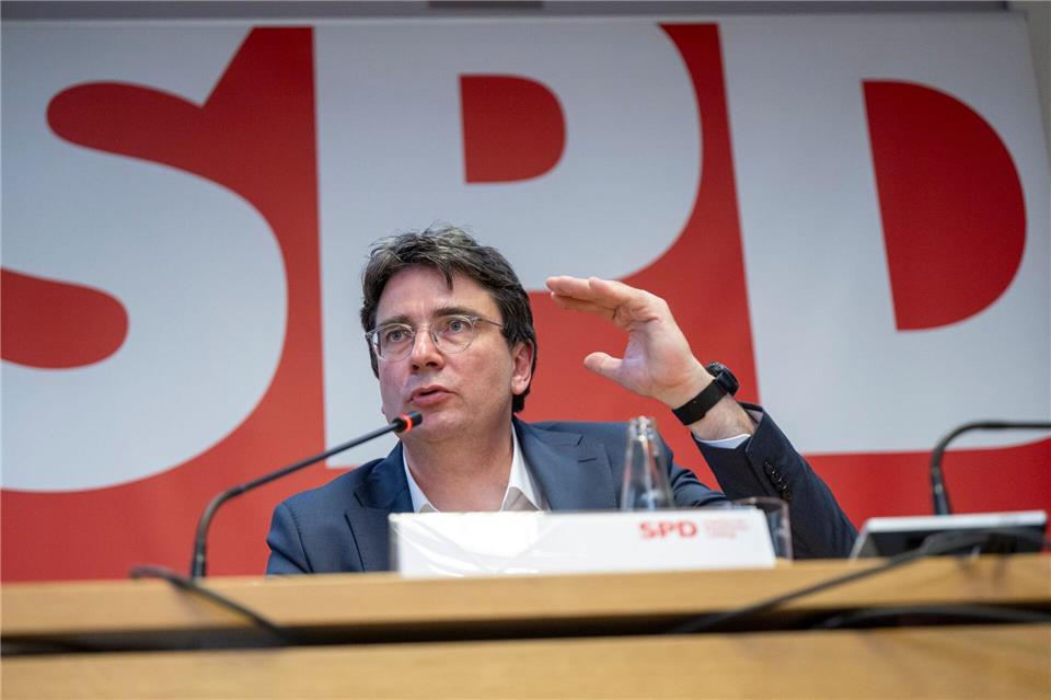 SPD-Politiker Florian von Brunn findet die geplanten Änderungen beim Bürgergeld nicht gut. (Archivbild)Peter Kneffel/dpa