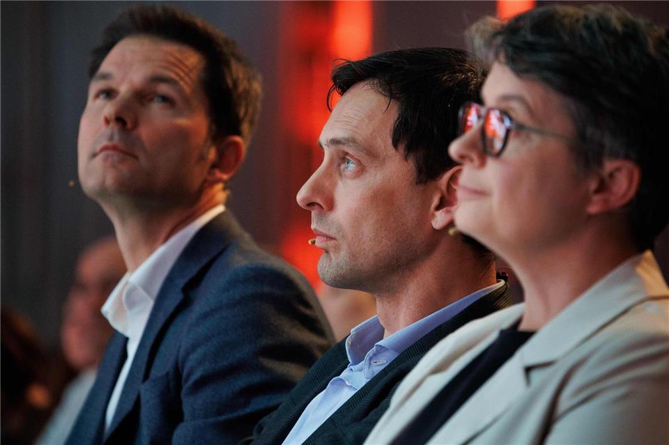 SPD-Spitzenkandidat Steffen Krach (links) setzt demonstrativ auf Zusammenhalt. (Archivbild)Carsten Koall/dpa