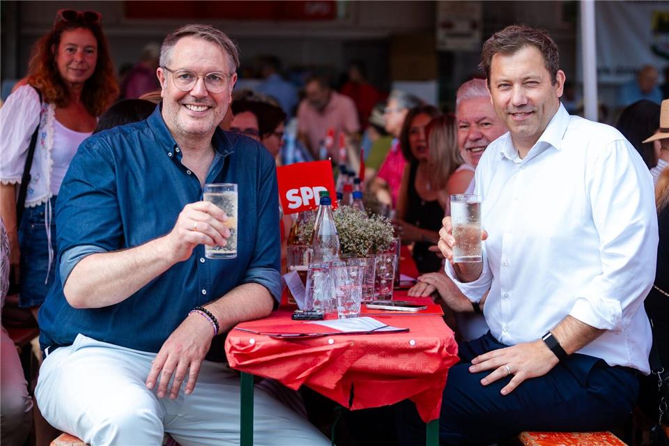 SPD-Vize Schweitzer rief die Sozialdemokraten mit Lars Klingbeil zusammen auf, sich gegen den Frust zu stemmen. Laszlo Pinter/dpa