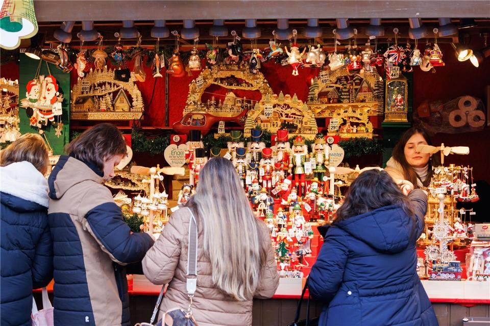 Saarbrücken ist mit dem Anklang des diesjährigen Christkindlmarktes zufrieden. (Symbolbild)Lando Hass/dpa