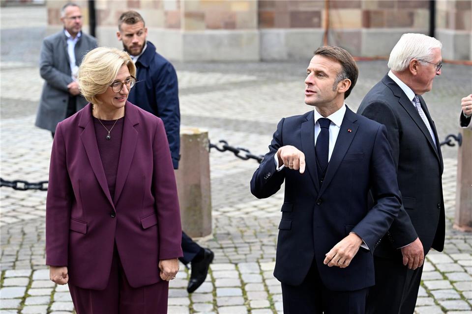 Saarlands Ministerpräsidentin Anke Rehlinge (SPD) freute sich besonders, zum Tag der Deutschen Einheit in Saarbrücken auch Frankreichs Präsidenten Emmanuel Macron begrüßen zu können.Jean-Christophe Verhaegen/POOL AFP/dpa