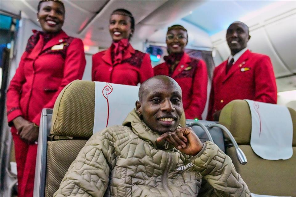 Sabastian Sawe wurde am Flughafen in Nairobi begeistert empfangen.Brian Inganga/AP/dpa