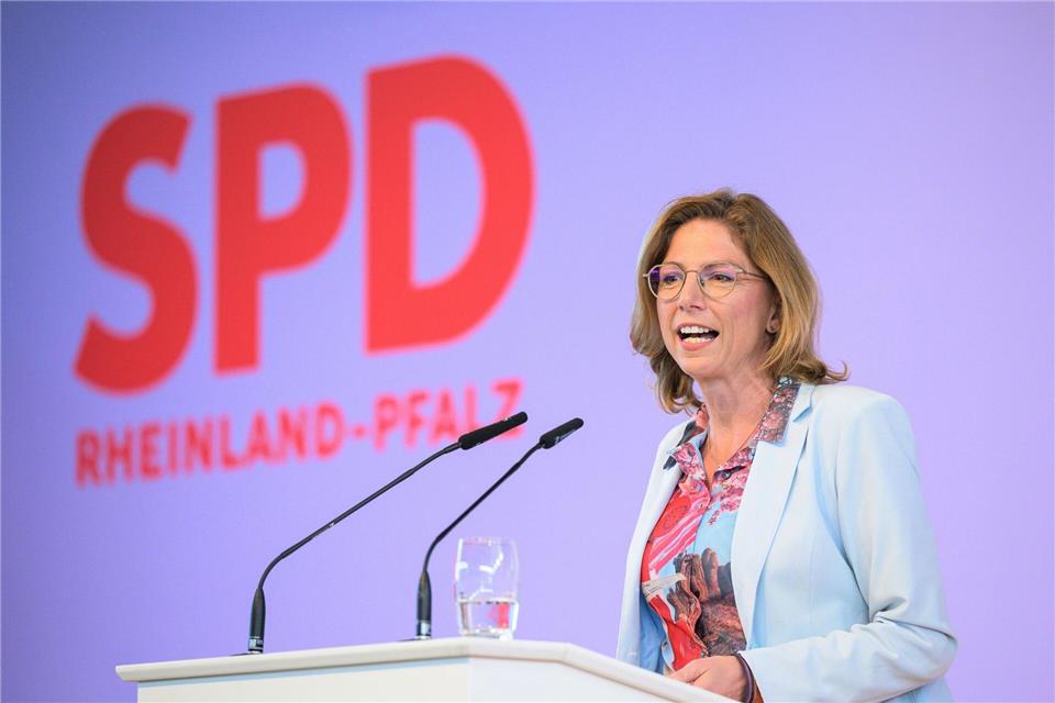 Sabine Bätzing-Lichtenthäler wechselt von der Partei und Fraktion zurück ins Kabinett. (Archivbild)Hannes P Albert/dpa
