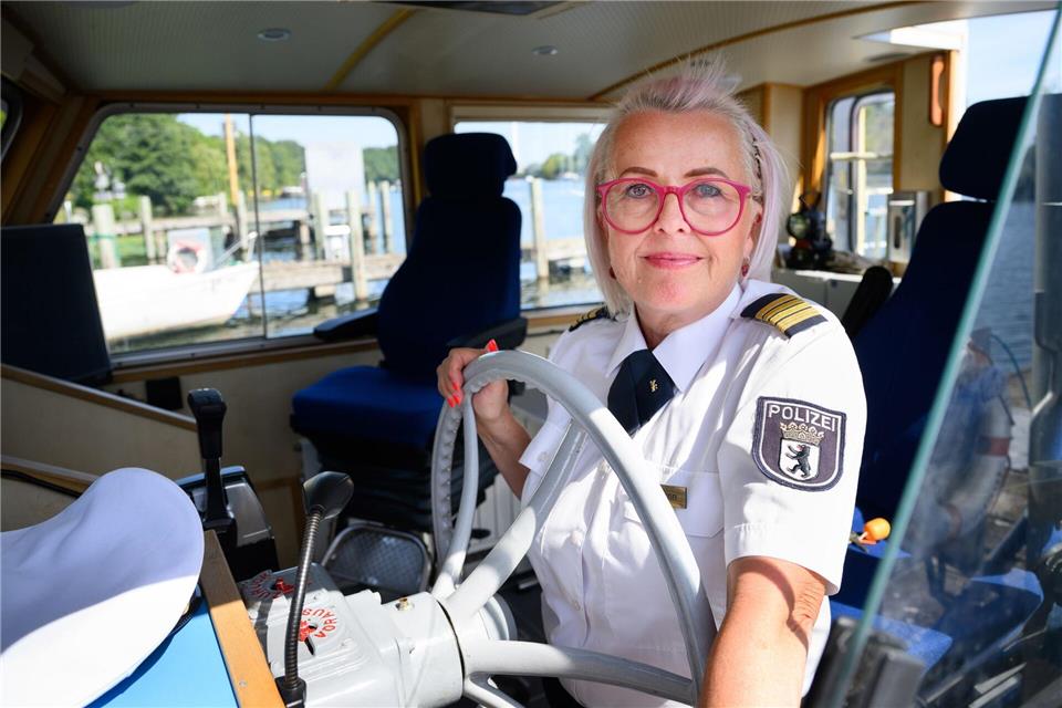 Sabine Schumann, Polizeihauptkommissarin bei der Wasserschutzpolizei Berlin. (Archivbild) Bernd von Jutrczenka/dpa