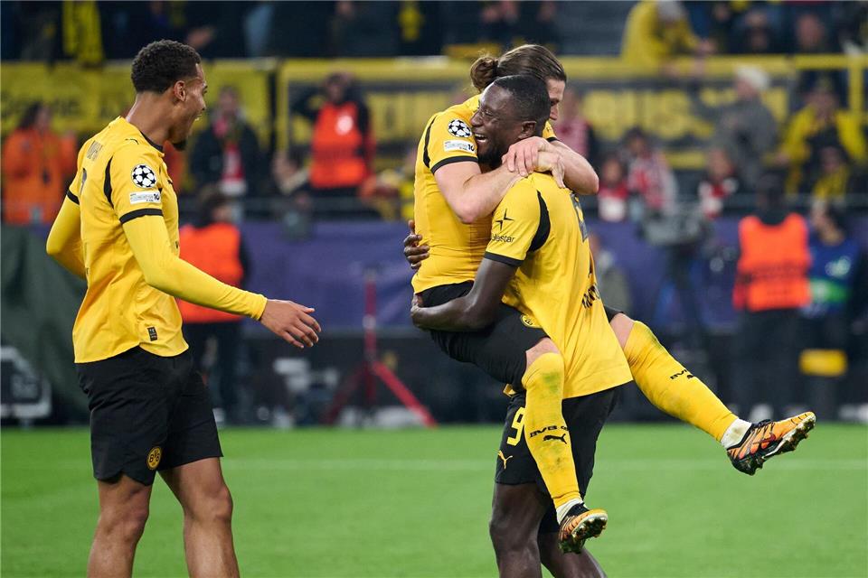 Sabitzer (Mitte) und Guirassy sorgten im Verbund für die Vorentscheidung und das 3:1.Bernd Thissen/dpa