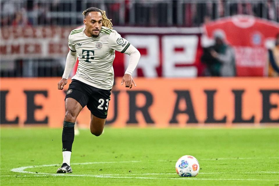 Sacha Boey dürfte den FC Bayern verlassen. (Archivbild)Harry Langer/dpa