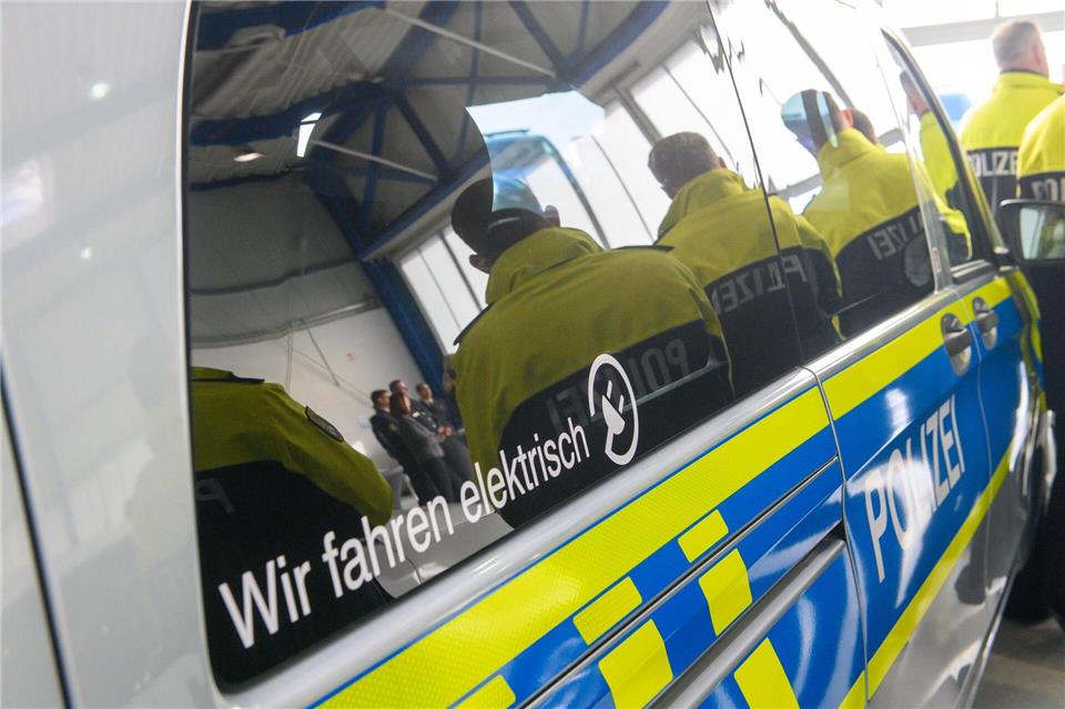 Sachsen-Anhalts Landespolizei bekommt erste E-Streifenwagen.Klaus-Dietmar Gabbert/dpa