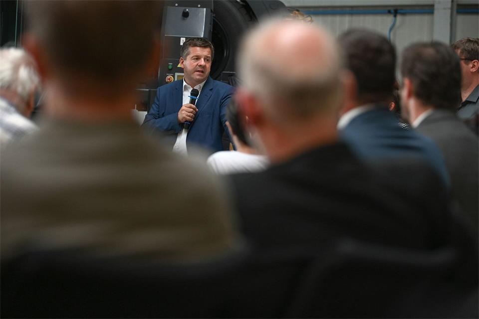 Sachsen-Anhalts Ministerpräsident Sven Schulze, Spitzenkandidat der CDU, hat im Januar den Posten an der Spitze der Landesregierung von seinem langjährigen Vorgänger Reiner Haseloff (CDU) übernommen. (Archivbild)Heiko Rebsch/dpa