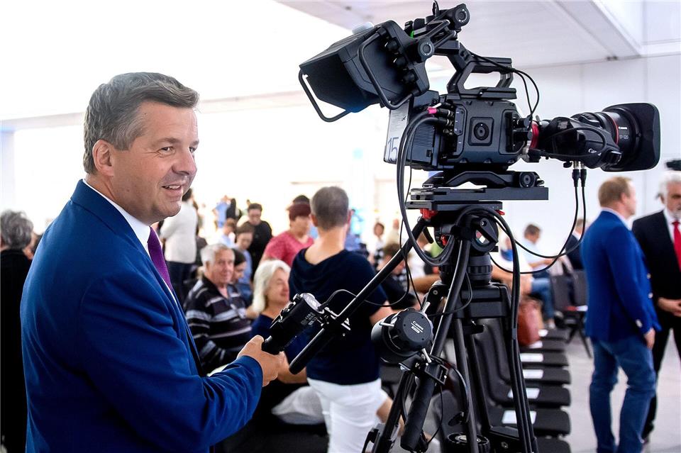 Sachsen-Anhalts Ministerpräsident Sven Schulze (CDU) beim Talk „RND vor Ort“. Der 46-Jährige will im Amt bleiben. Doch die AfD liegt in Umfragen mit deutlichem Abstand vorn.Klaus-Dietmar Gabbert/dpa
