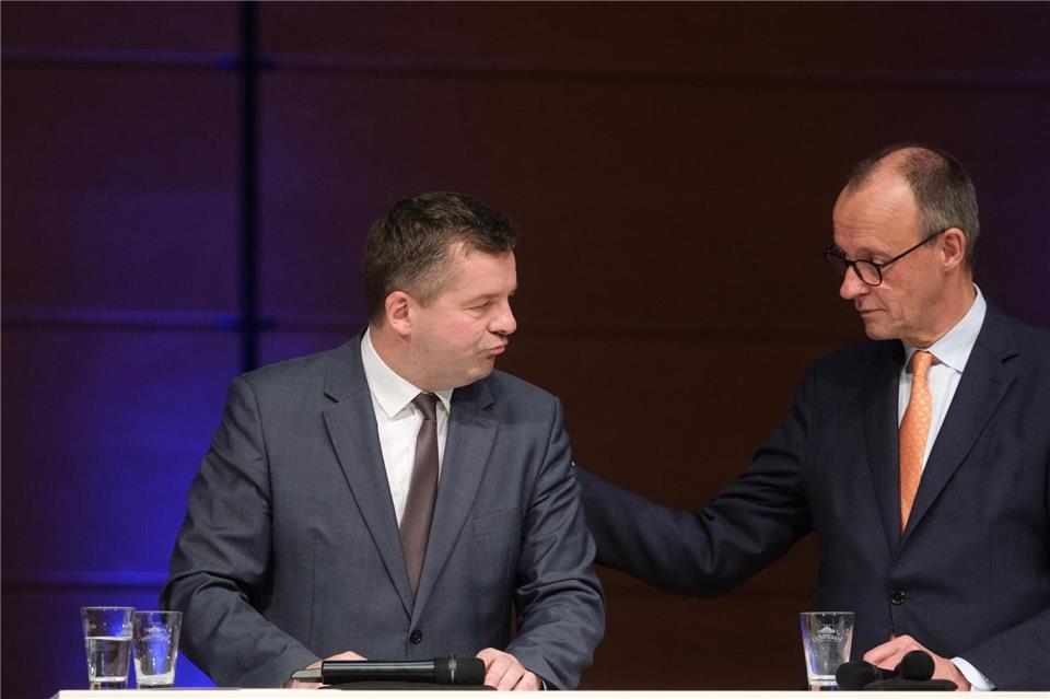 Sachsen-Anhalts Ministerpräsident Sven Schulze (CDU) muss sich Anfang September zur Wahl stellen. (Archivbild)Sebastian Willnow/dpa